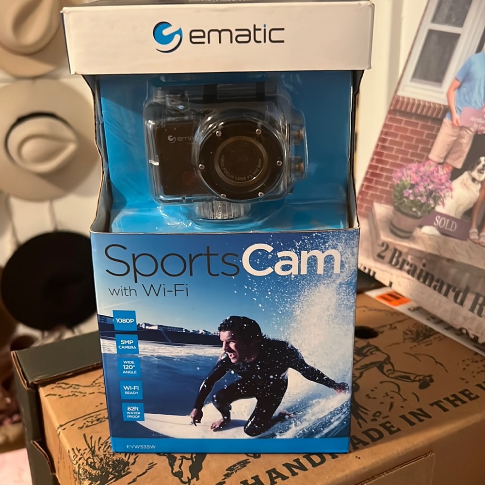 Sports camera with Wi-Fi